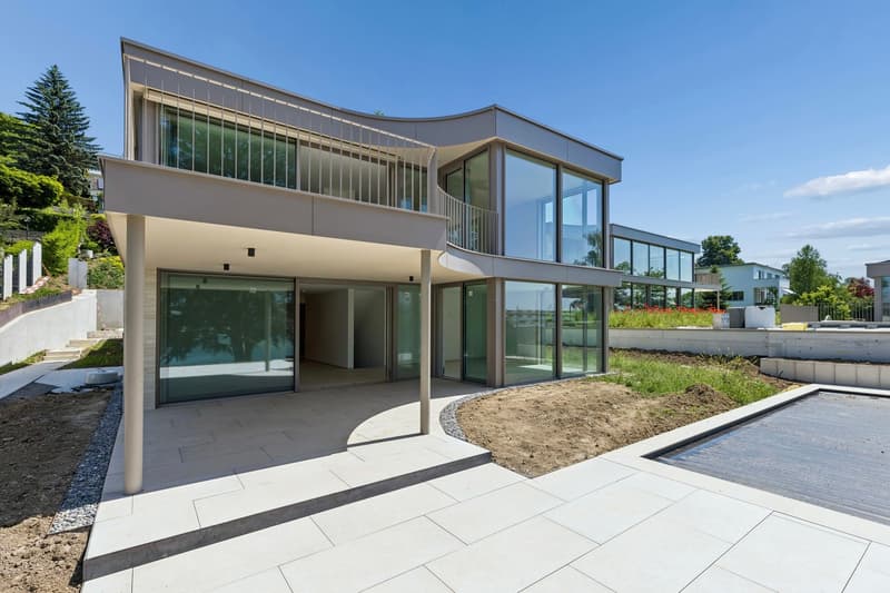 Exklusive Neubauvilla mit Pool und Seeblick (32)