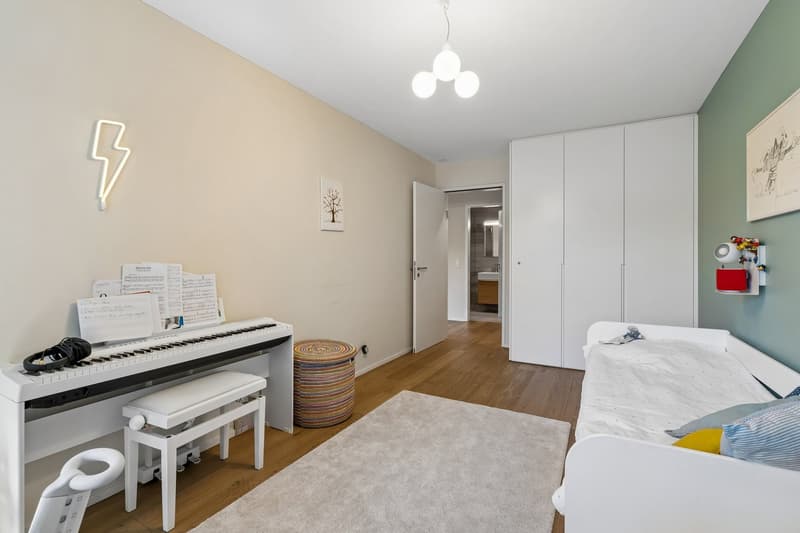Exklusive 6.5 Zimmer Gartenwohnung mit Sauna (37)