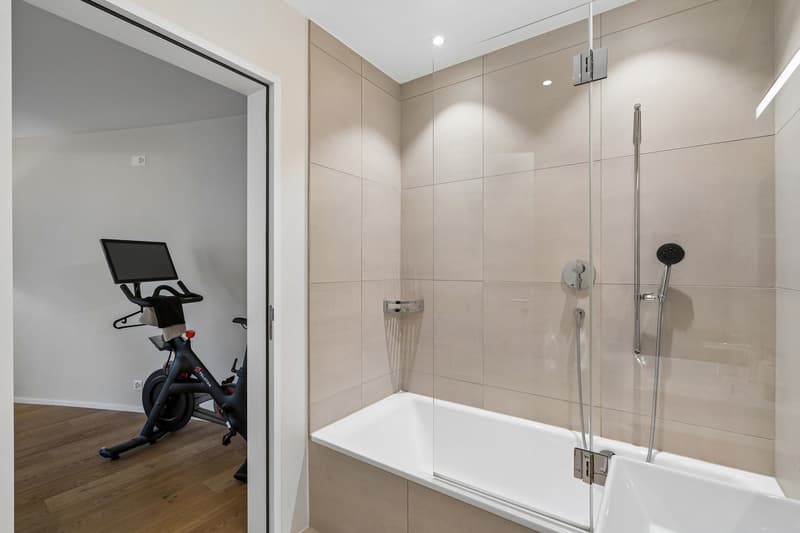 Exklusive 6.5 Zimmer Gartenwohnung mit Sauna (31)