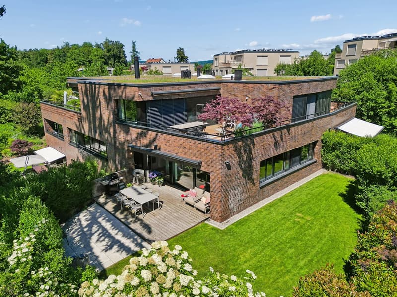 Exklusive 6.5 Zimmer Gartenwohnung mit Sauna (1)