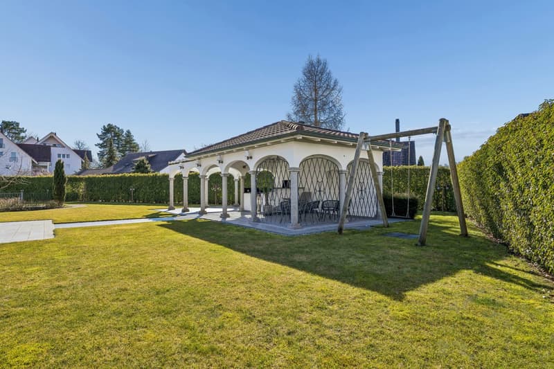 Exklusive Villa mit Indoor-Pool (5)