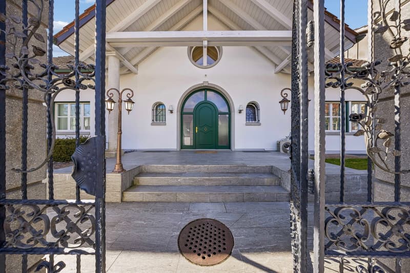Exklusive Villa mit Indoor-Pool (9)