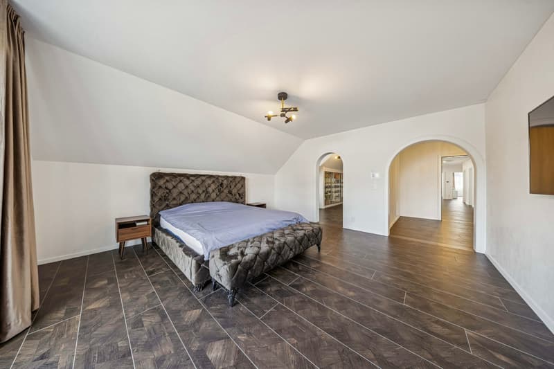 Exklusive Villa mit Indoor-Pool (28)