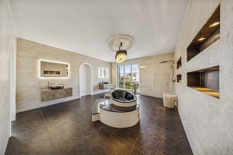 Exklusive Villa mit Indoor-Pool (30)