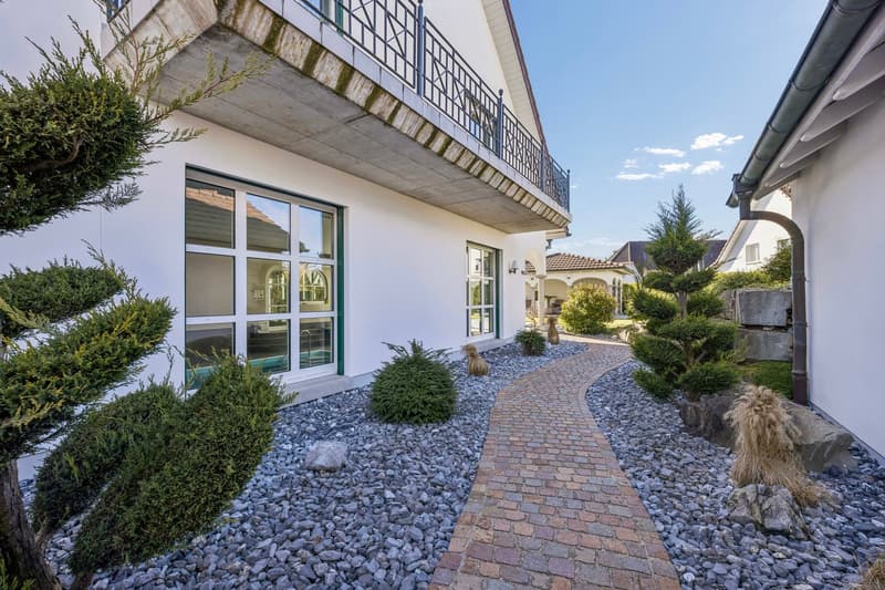 Exklusive Villa mit Indoor-Pool (11)