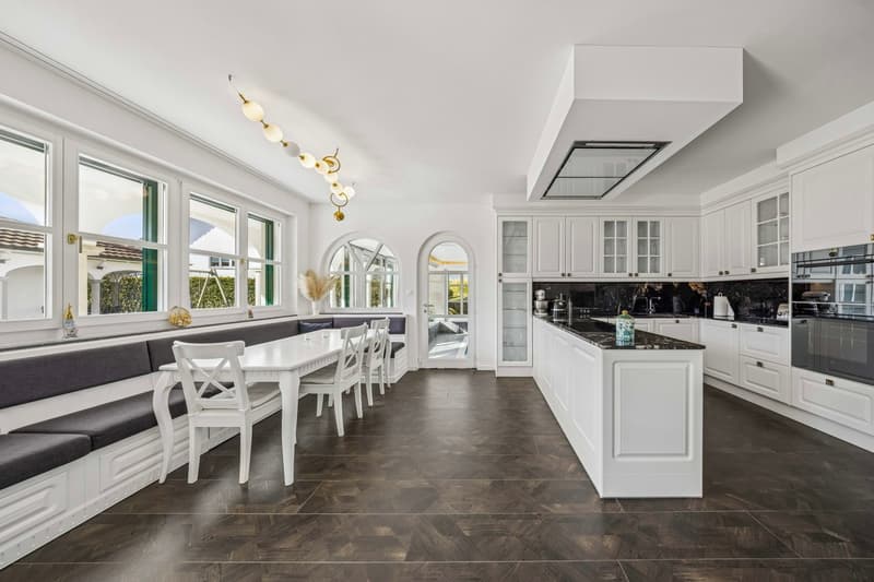 Exklusive Villa mit Indoor-Pool (24)