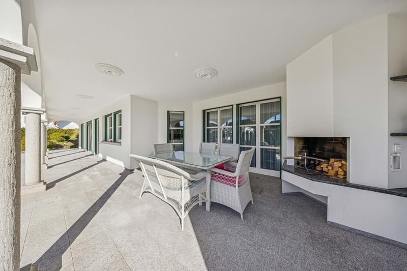 Exklusive Villa mit Indoor-Pool (15)
