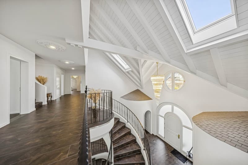 12-Zimmer-Villa mit Indoor-Pool | Mietkauf möglich (25)