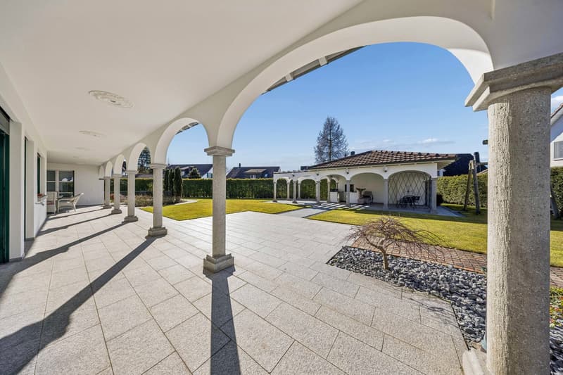 12-Zimmer-Villa mit Indoor-Pool | Mietkauf möglich (4)