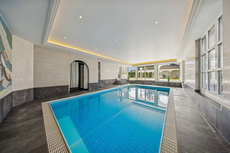 12-Zimmer-Villa mit Indoor-Pool | Mietkauf möglich (6)