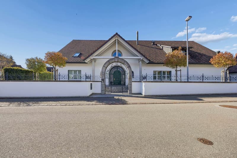 12-Zimmer-Villa mit Indoor-Pool | Mietkauf möglich (1)