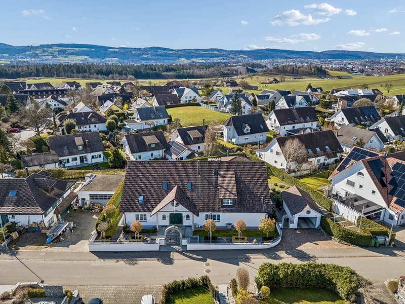 12-Zimmer-Villa mit Indoor-Pool | Mietkauf möglich (37)