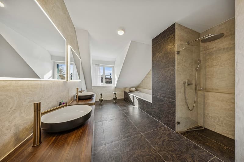 12-Zimmer-Villa mit Indoor-Pool | Mietkauf möglich (34)