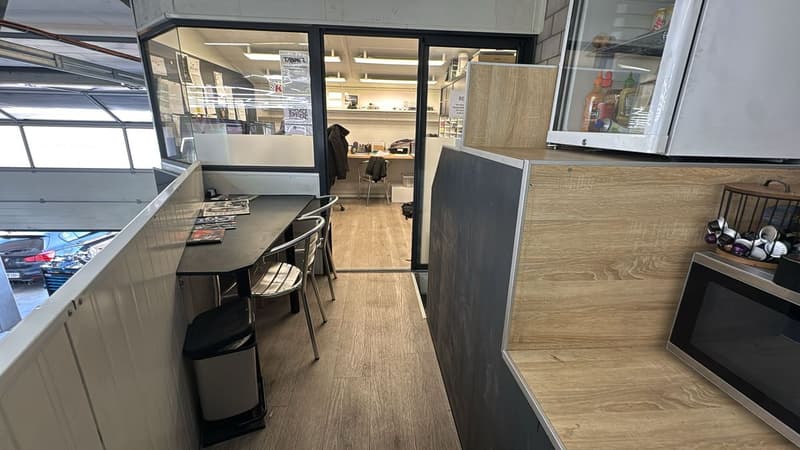 SPAZIO COMMERCIALE SPACIOSO ADATTO PER OFFICINA AUTOMOBILISTICA (9)