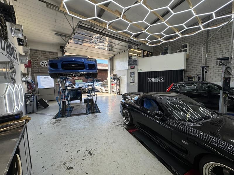 GROSSZÜGIGE GEWERBEFLÄCHE GEEIGNET FÜR AUTOWERKSTATT (2)