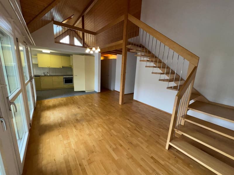 Moderne 4.5-Zimmer-Maisonette-Wohnung in idyllischer Lage (2)