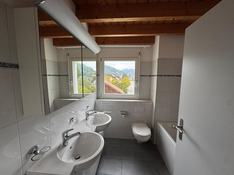 Moderne 4.5-Zimmer-Maisonette-Wohnung in idyllischer Lage (13)