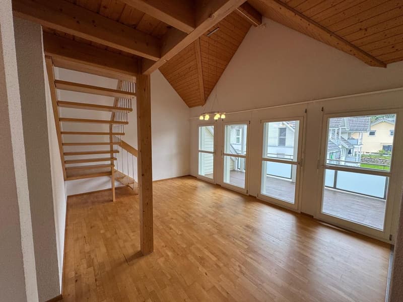 Moderne 4.5-Zimmer-Maisonette-Wohnung in idyllischer Lage (3)
