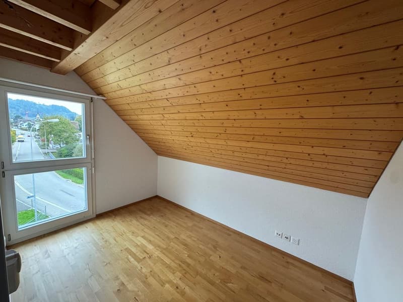 Moderne 4.5-Zimmer-Maisonette-Wohnung in idyllischer Lage (10)