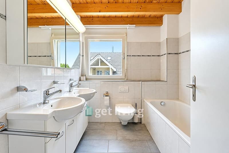 Moderne 4.5-Zimmer Dach-Maisonette-Wohnung in idyllischer Lage (5)