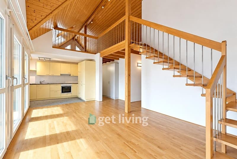 Moderne 4.5-Zimmer Dach-Maisonette-Wohnung in idyllischer Lage (2)