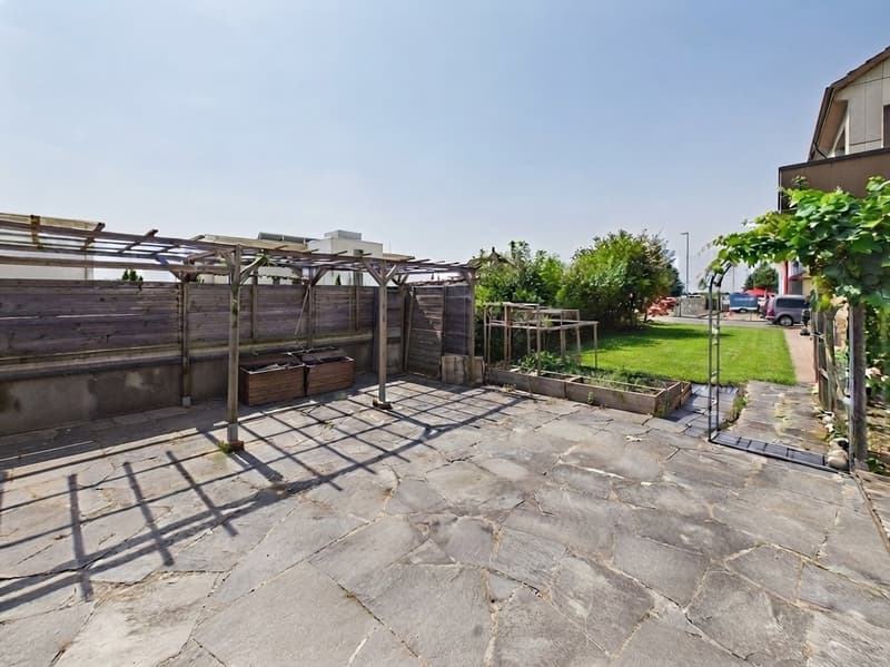 Grosszügiges Mehrgenerationenhaus mit Studio/Gewerbe & traumhaftem Familiengarten (1)