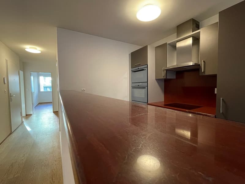 Moderne 3,5-Zimmer-Eigentumswohnung mit gedecktem Balkon und eigener Garagenbox – mitten im Gundeli (2)