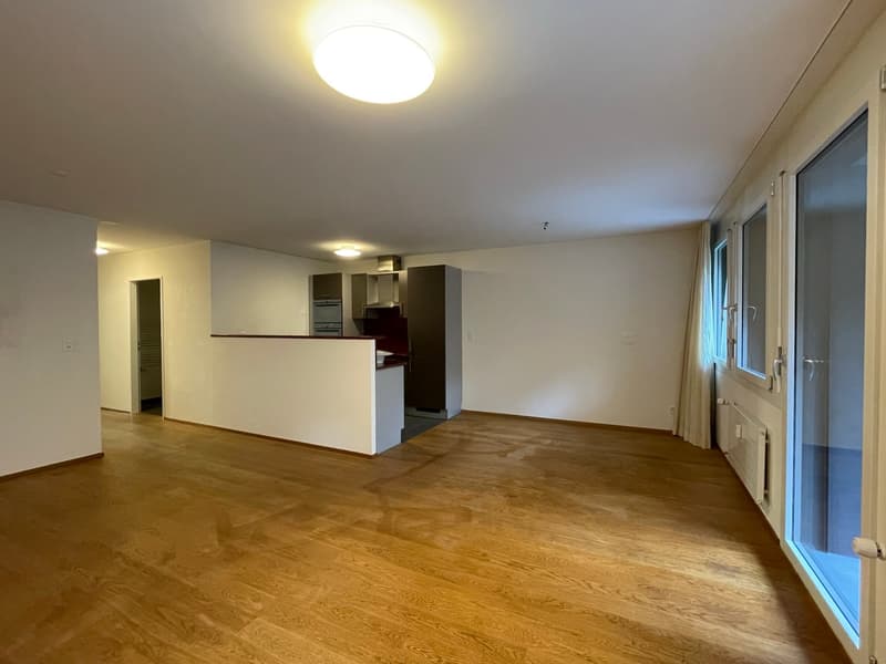 Moderne 3,5-Zimmer-Eigentumswohnung mit gedecktem Balkon und eigener Garagenbox – mitten im Gundeli (1)