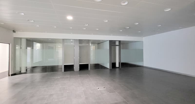 Espace commercial fréquenté au rez-de-chaussée juste à côté de la poste ! (4)