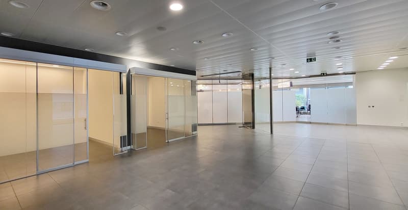Espace commercial fréquenté au rez-de-chaussée juste à côté de la poste ! (3)
