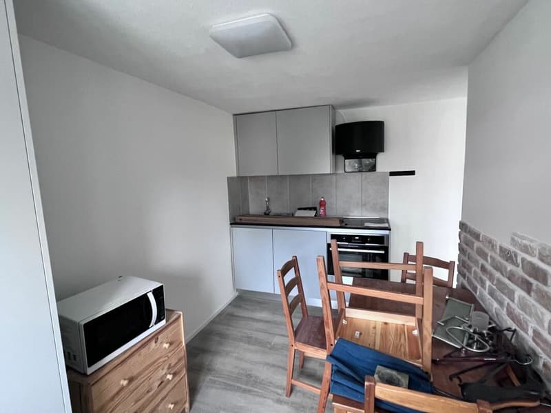 Studio with seating area (4)