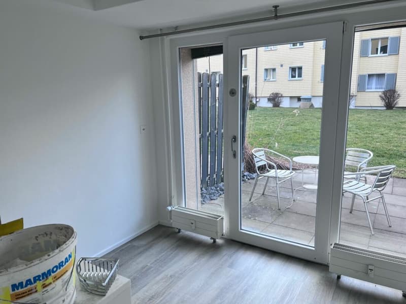 Studio with seating area (8)