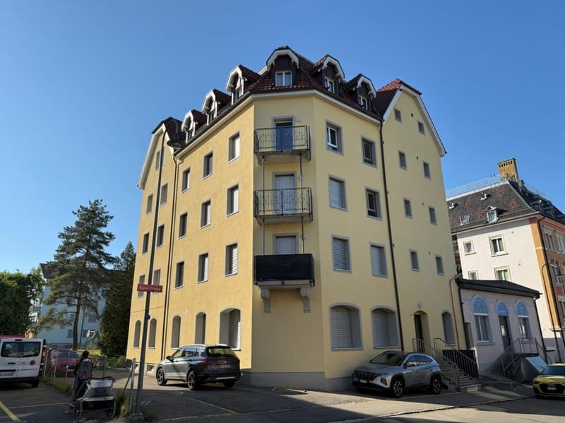 Möblierte 2.5 Zimmerwohnung mit Balkon (1)