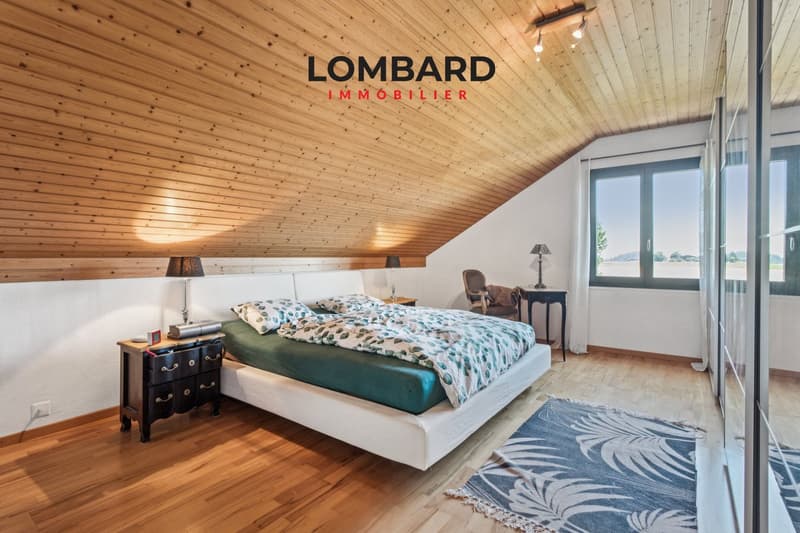 Spacious individual villa with a view of Lake Neuchâtel (5)