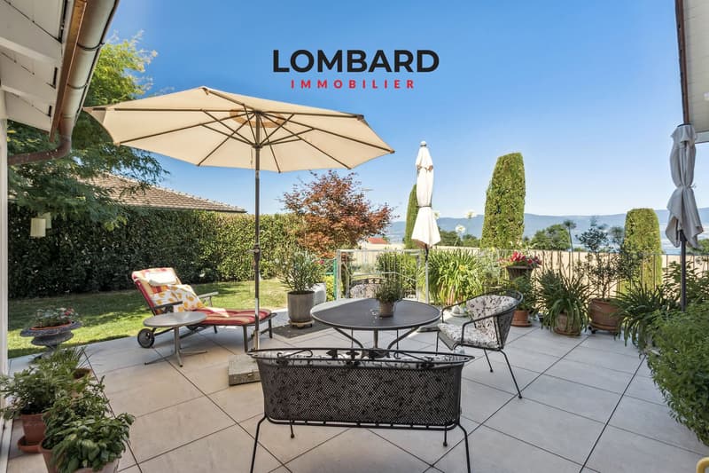 Spacious individual villa with a view of Lake Neuchâtel (1)
