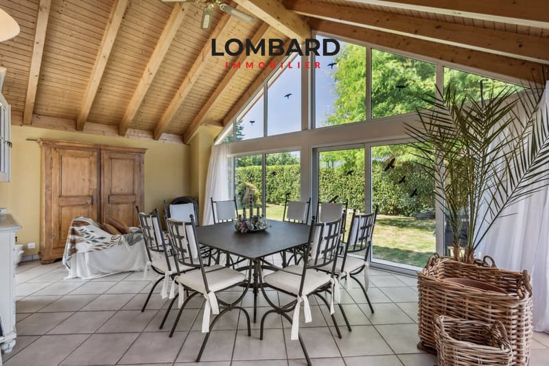 Spacious individual villa with a view of Lake Neuchâtel (2)