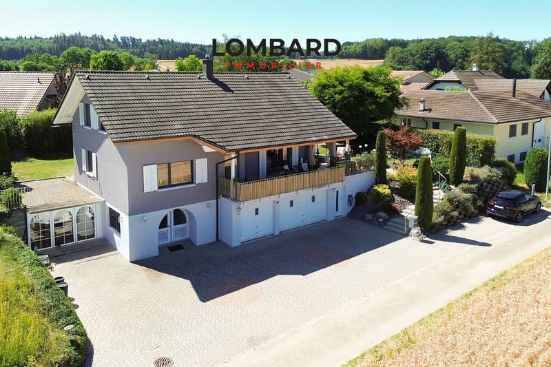Spacious individual villa with a view of Lake Neuchâtel (8)