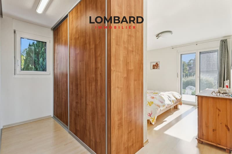 Villa d’architecte avec vue dégagée et jardin arboré (7)