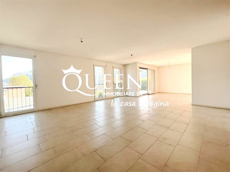 Chiasso: Penthouse mit 4.5 Zimmern, 140 m², Balkonen, freier Blick und Garten (4)