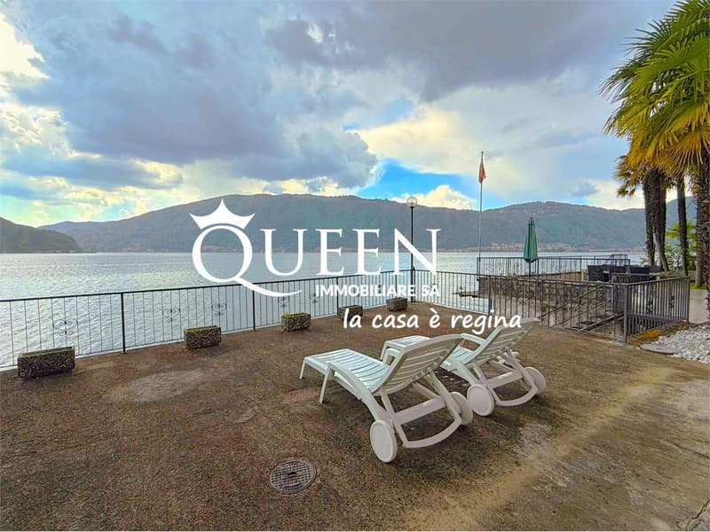 Bissone: Villa direkt am Wasser, 6 Räume, 300 m², Terrassen, Portikus (11)