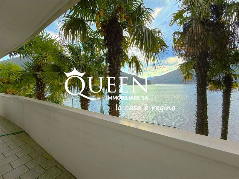 Bissone: Villa direkt am Wasser, 6 Räume, 300 m², Terrassen, Portikus (6)