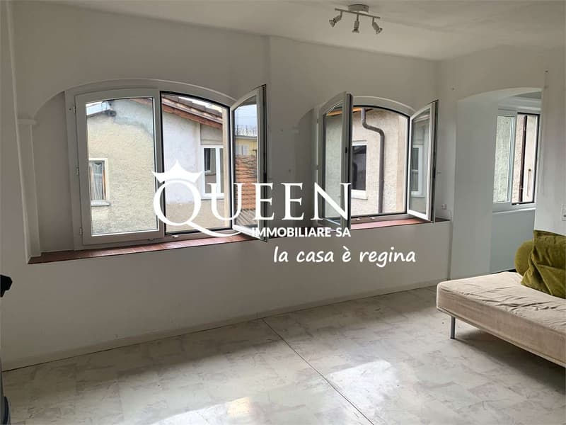 Novaggio: casa 8 locali, 308 mq., nel nucleo con terreno annesso 195 m (1)
