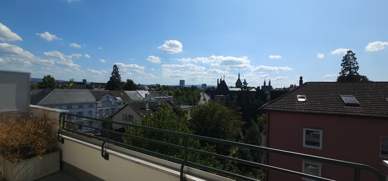Aussicht vom Balkon Strassenseite