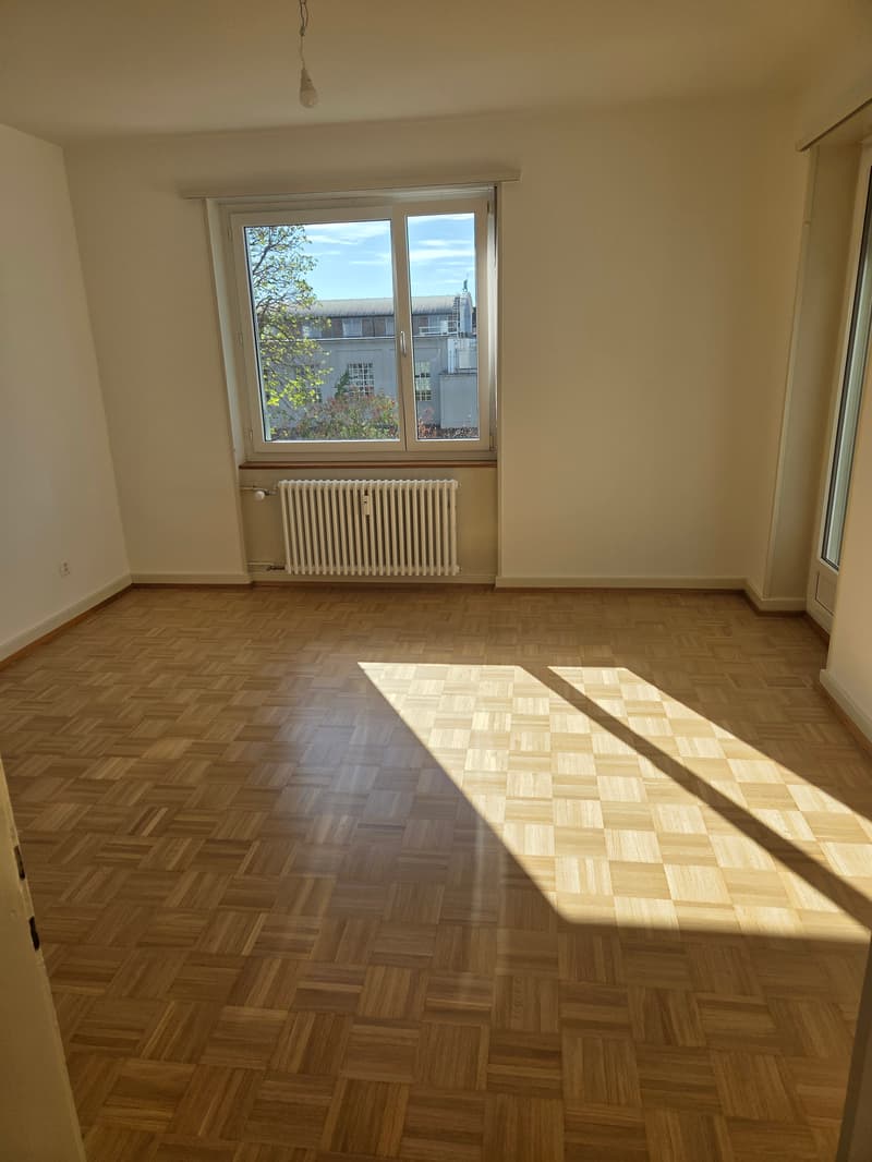 Zimmer mit Balkonausgang
