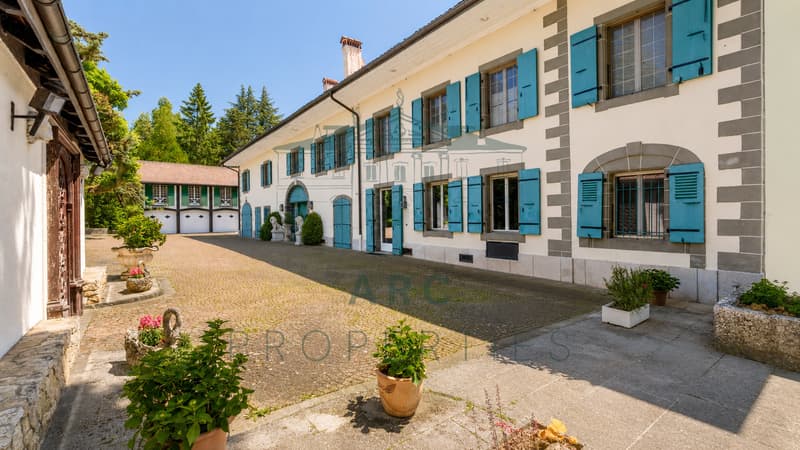 PRÄCHTIGES HAUPTHAUS IN GRÜNER OASE (4)