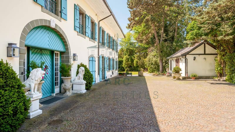 PRÄCHTIGES HAUPTHAUS IN GRÜNER OASE (3)