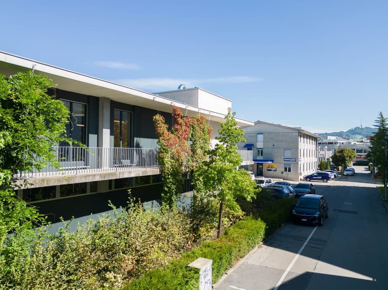 Modern office/commercial space in Galfenfeld (1)