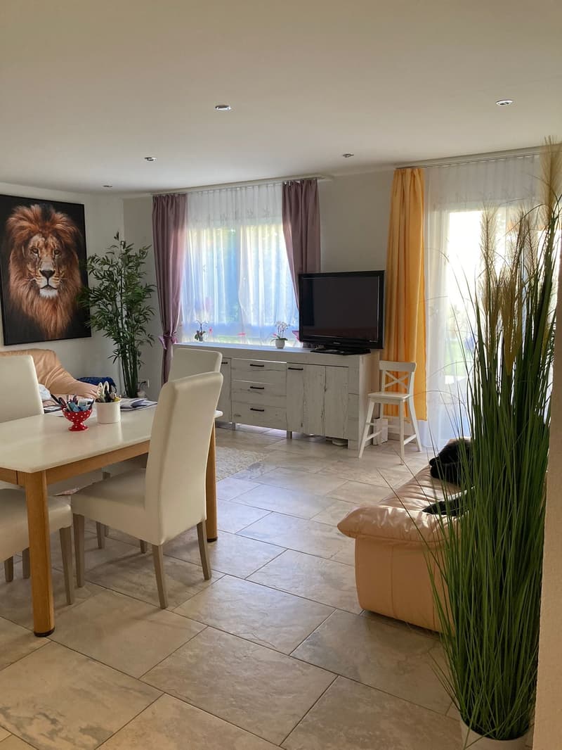 Charmante 2.5-Zimmer-Wohnung im Erdgeschoss in Schüpfen (5)