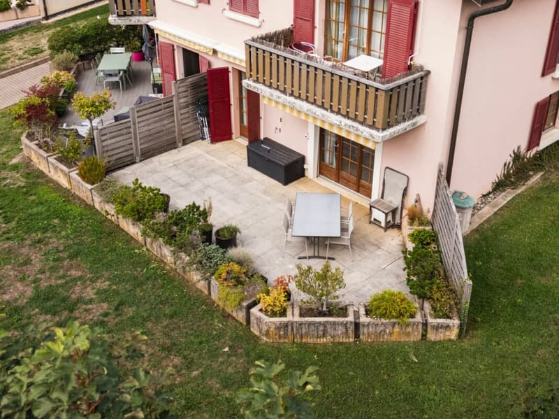 Séduisant 2,5 pièces avec terrasse et vue lac (8)