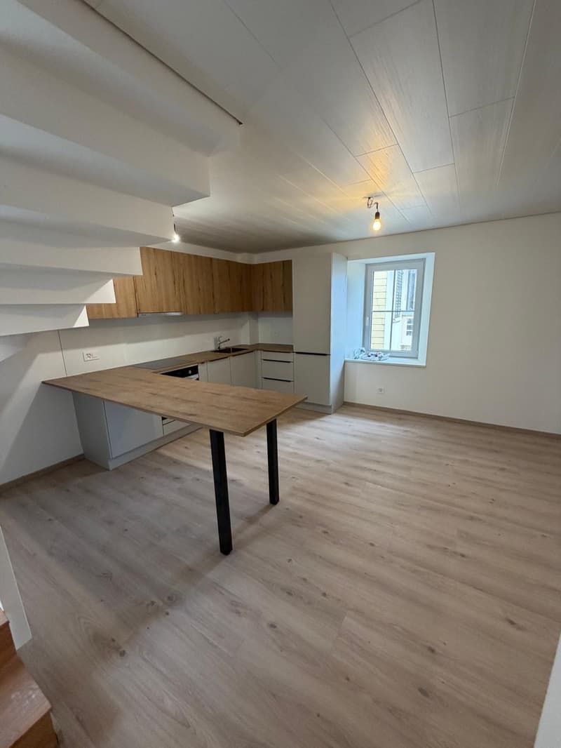 Wohnung mit 2,5 Zimmern renoviert in Haute-Sorne (2)